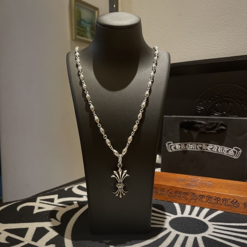Ch**me He**ts necklaces
